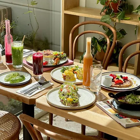 Alexandra Hotel 4*